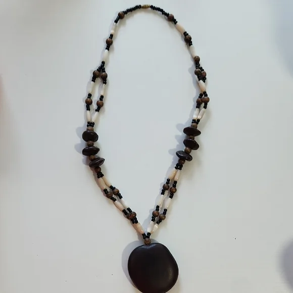 Sophisticated African Tribal Black and Cream Necklace with Beaded Elegance - Picture 1 of 2